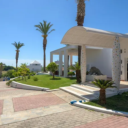 Grande Dame Of Rhodes אסגורו