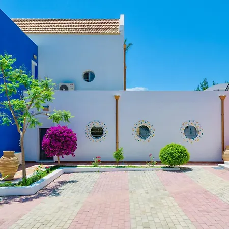 Grande Dame Of Rhodes *