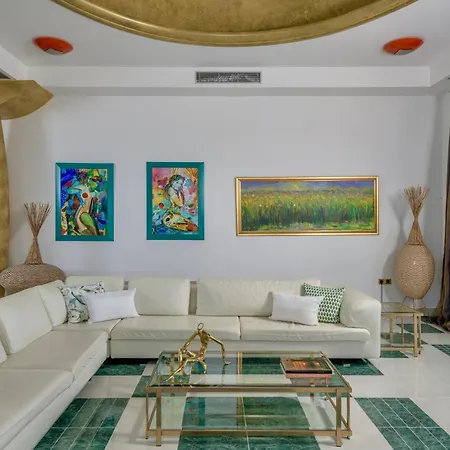 Grande Dame Of Rhodes * Ασγούρου