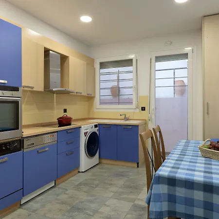 Grande Dame Of Rhodes * Ασγούρου