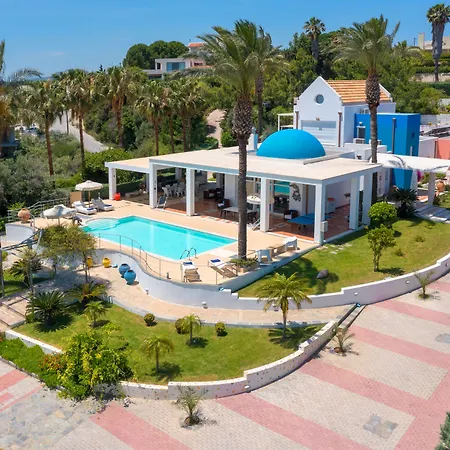 Grande Dame Of Rhodes *