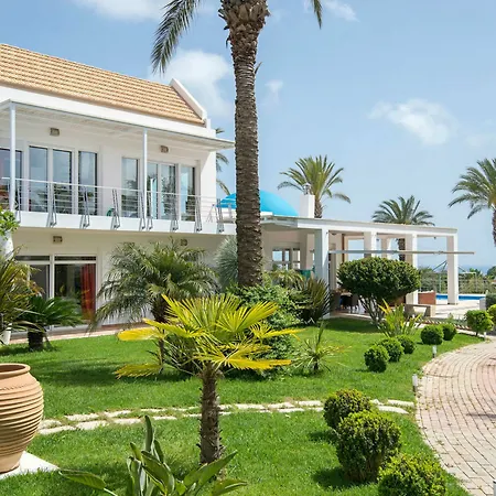 Grande Dame Of Rhodes *