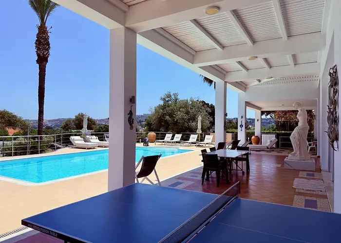 Grande Dame Of Rhodes *