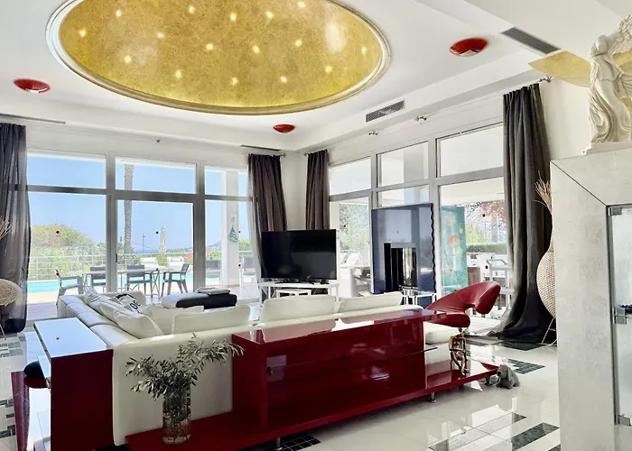 Grande Dame Of Rhodes Asgourou