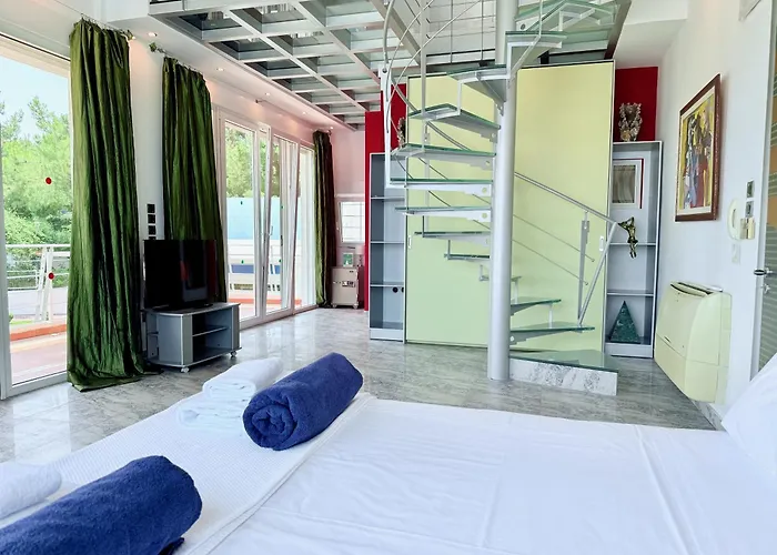 Grande Dame Of Rhodes