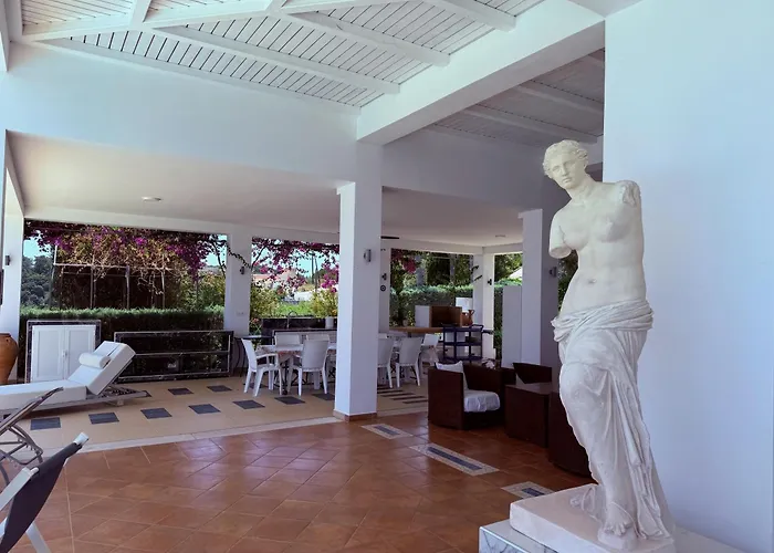 Grande Dame Of Rhodes *