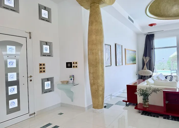 Grande Dame Of Rhodes