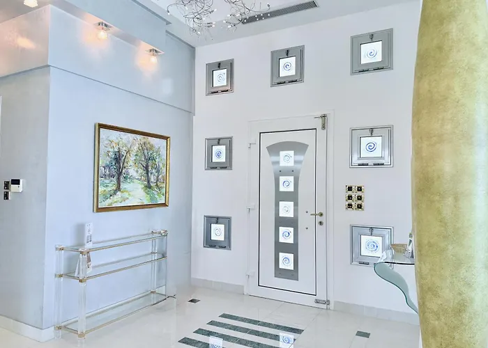 فيلة Grande Dame Of Rhodes