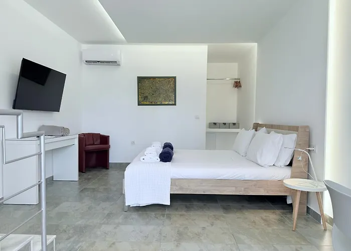 Grande Dame Of Rhodes