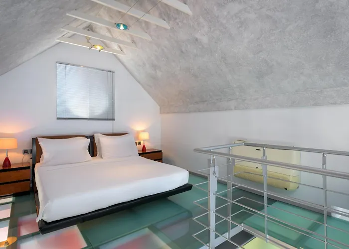 Grande Dame Of Rhodes