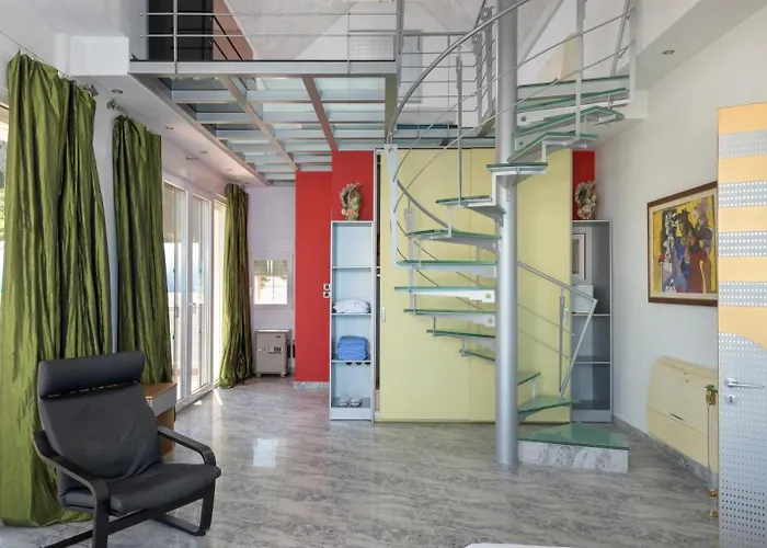 Grande Dame Of Rhodes فيلة *