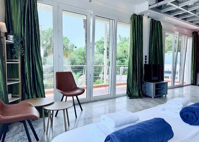 Grande Dame Of Rhodes فيلة Asgourou