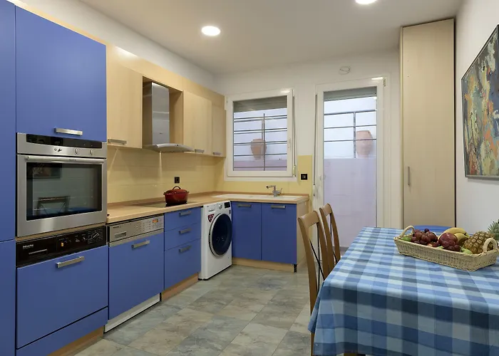 Grande Dame Of Rhodes * Asgourou