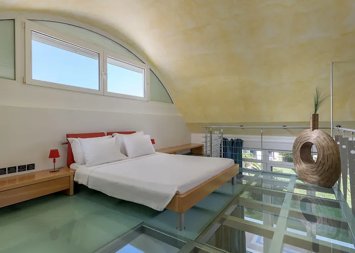 Grande Dame Of Rhodes فيلة