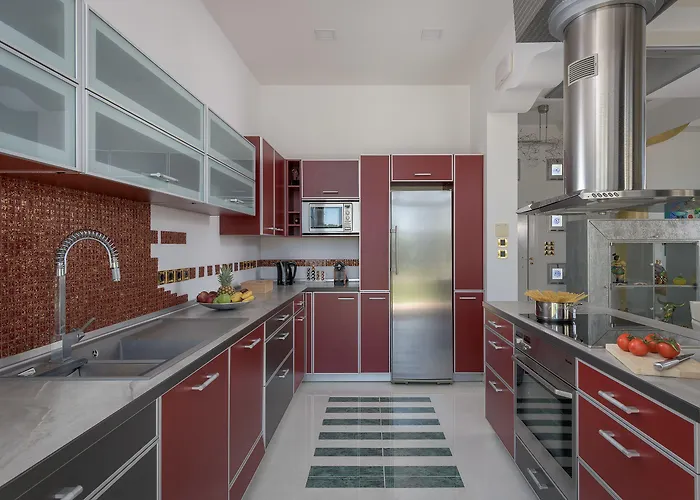 Grande Dame Of Rhodes Asgourou