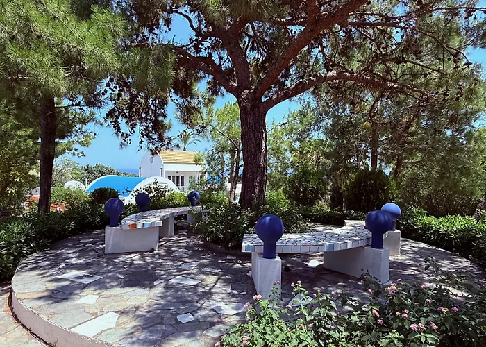 Grande Dame Of Rhodes Vila